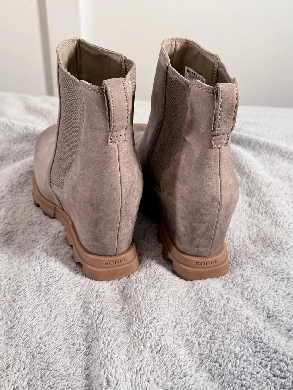 Sorel Joan of Arctic Wedge III Chelsea Boots Taupe leather Women's Size 7